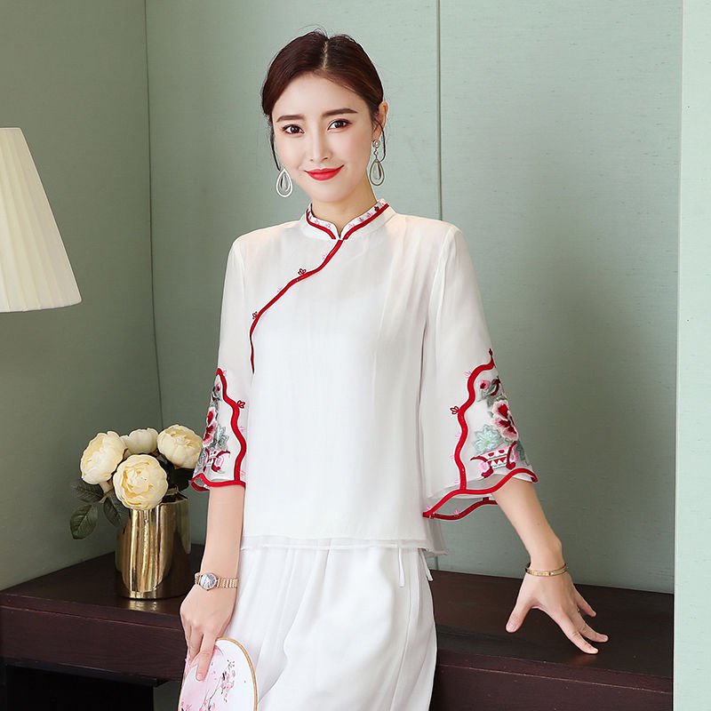 微胖女穿最美的流行中国风“茶服”，风韵十足、引人瞩目