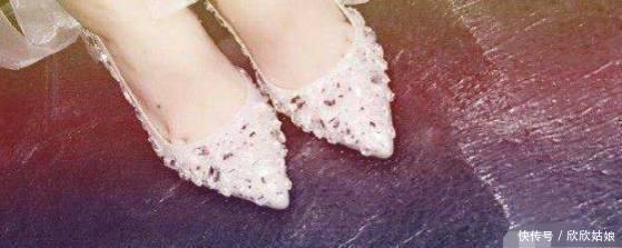 范冰冰高跟鞋妩媚，赵丽颖高跟鞋可爱，而她穿上高跟鞋不会走路了