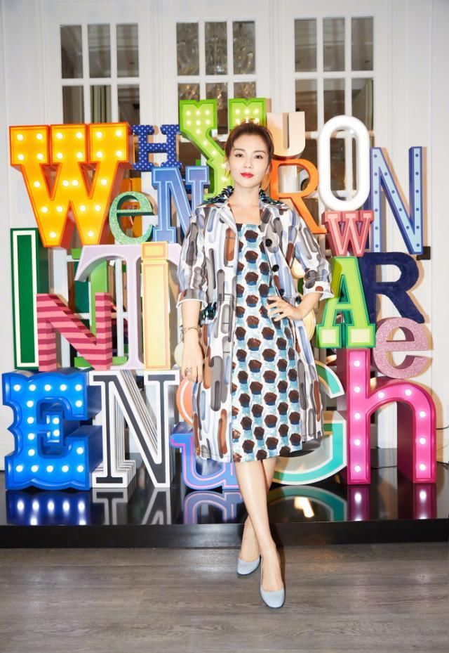 看完刘涛和余男的穿搭，你就知道什么叫做气场一米八了!