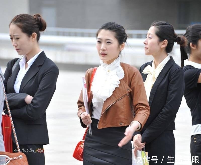  「空姐」街拍空姐面试, 各色职业装短裙, 温柔中带着干练