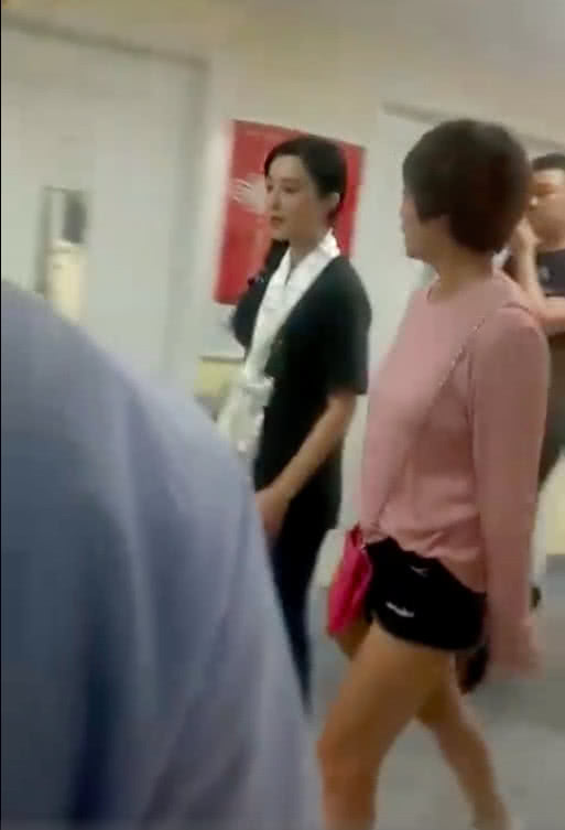 范冰冰负面风波后微博被水军攻击，疑似偷删网友负面评论引不满！