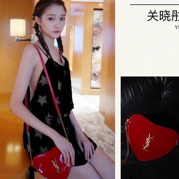 关晓彤终于不再低调，穿露背吊带裙也太惊艳了！网友：新发型给力