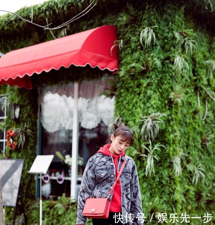 袁姗姗穿紧身裤的效果令我沉默了, 网友: 这双长腿能上T台了  ?