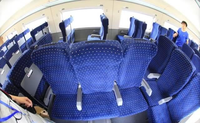  [座位]为什么火车座位是面对面，高铁却朝前？你肯定没想过