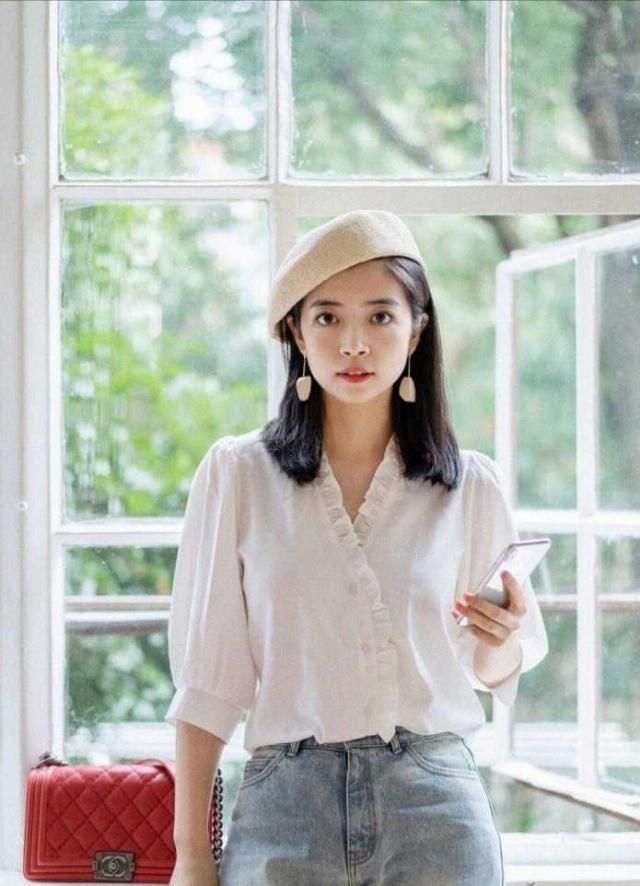  『十足』三木女神范十足，白衬衫搭配牛仔裤高级大气，贵气感十足