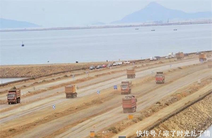  经济■全球最大海上机场将在中国落成, 不建在港珠澳, 却建在新