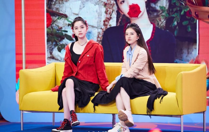 欧阳娜娜和宋祖儿同框比美，哪怕只差1岁，风格气质却大不相同!
