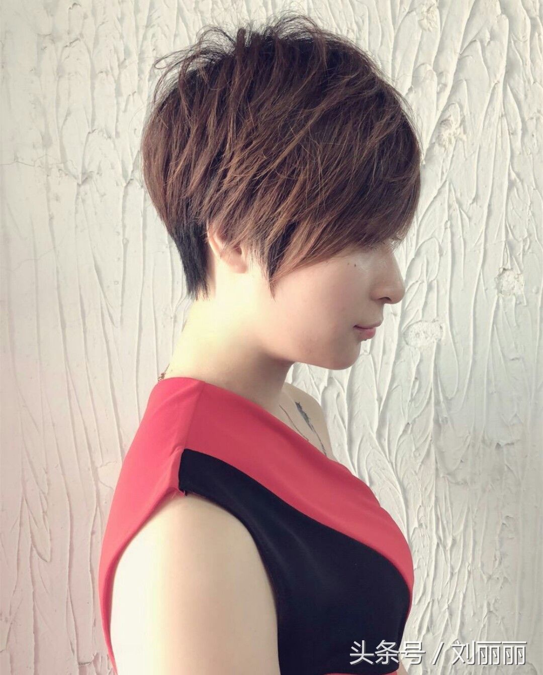 “中年女性发型”不都是“洋气小卷”,10款蓬松短发更年轻奥