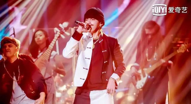 吴亦凡范丞丞“精分”式穿搭，给你一个双拼的爱豆！