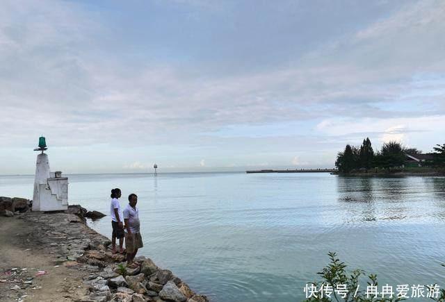 一个名字比中国还要中国的外国城市, 因一道海峡举世闻名！