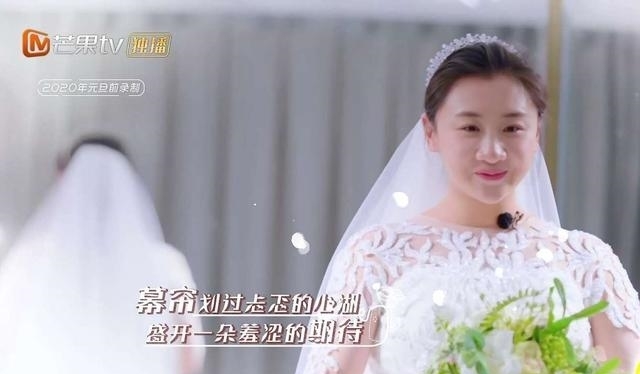  『梁超』梁超11年结过婚，同前妻去马尔代夫度蜜月，与何雯娜待遇天壤之别