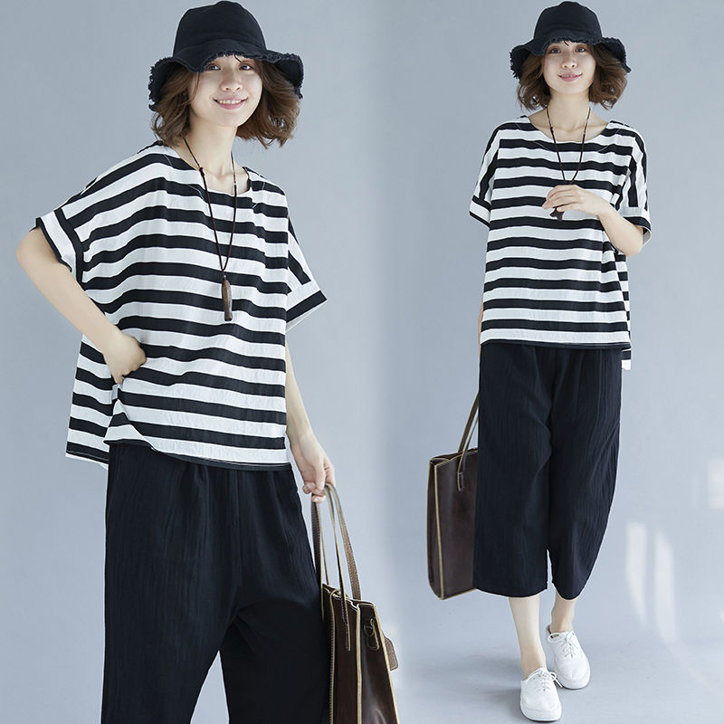 现在特流行这样穿:”裤子失踪“穿，宽松T恤+短裤，时尚时尚