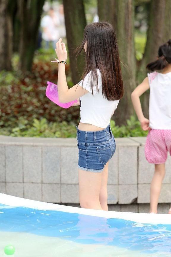 典雅时尚的女孩, 很简单的展现出来