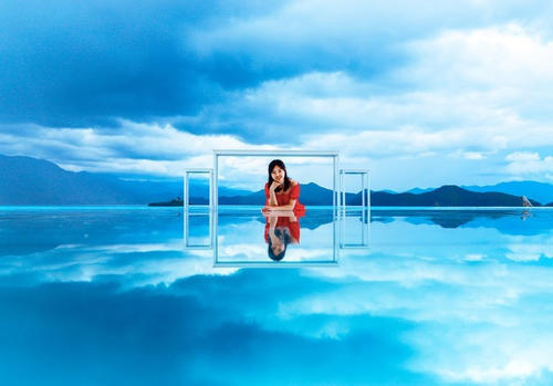 就着月光，伴着洱海，干了这瓶风花雪月，网友：小心喂鱼