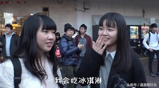 最不怕冷的日本女人：冬天短裙光着腿，大姨妈期间喝冰水