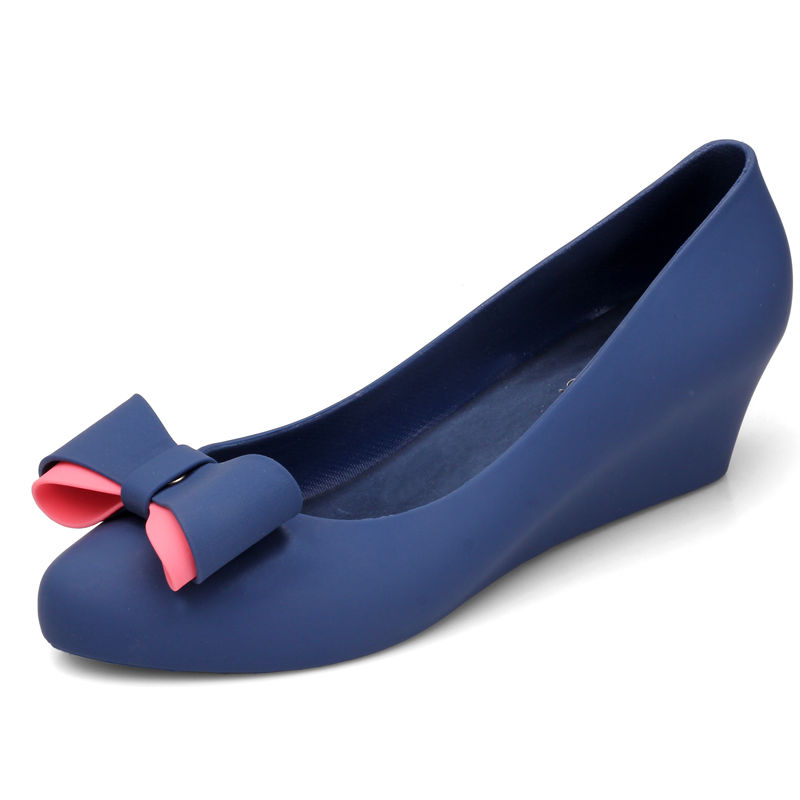 累脚的高跟鞋可以丢了，今年的换季单鞋太漂亮了，显气质还舒服