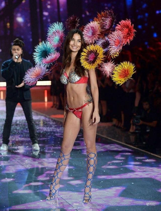 你知道维密模特穿过的内衣是怎么处理的吗？网友：还有这种操作？