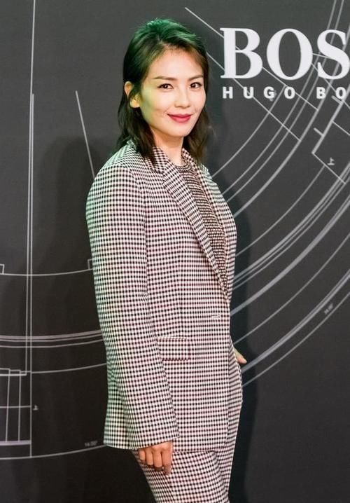 『生图』当41岁刘涛与32岁张嘉倪同场,未精修生图下,美的谁都挑不出毛病