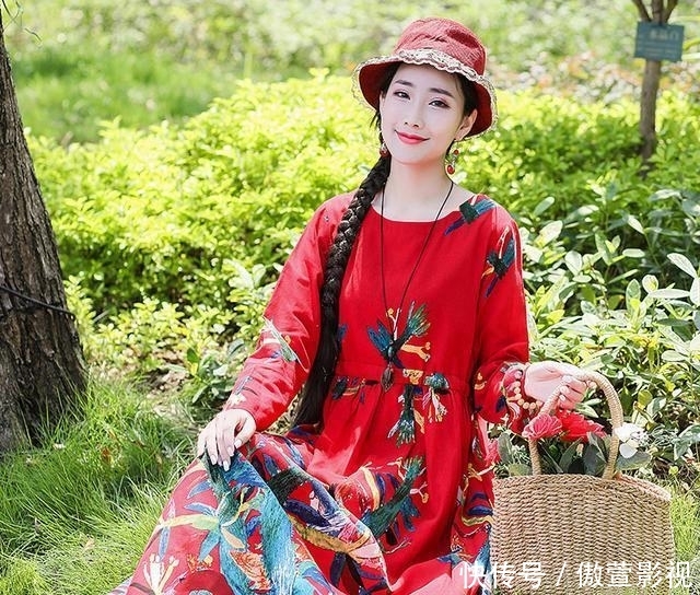  「漂亮」女人到了中年，身材很容易走样，一条漂亮优雅的“棉麻裙”拯救你