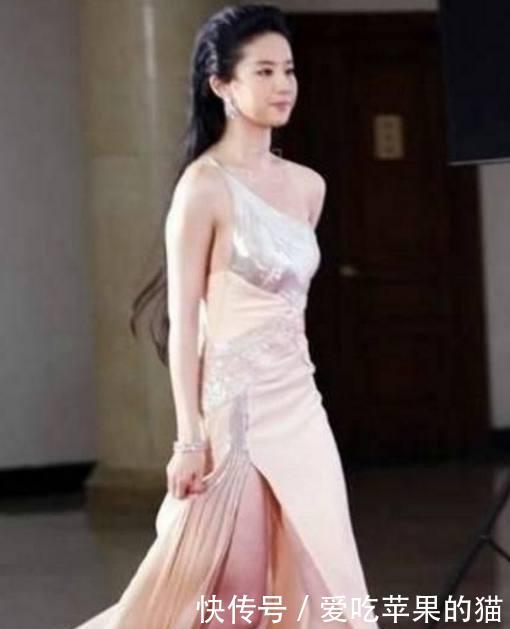 女星穿开叉裙： 杨幂美得人不敢看, 刘嘉玲叉开到腰, 乔欣直接解