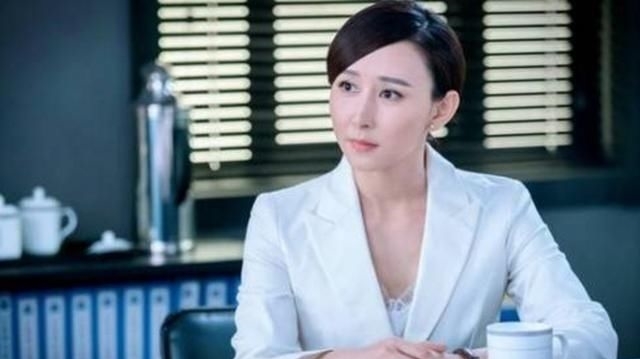 「 雪纺衬衫」袁泉陈数被赞大气,胡静孙俪集体扑街,中年女星演职场强人