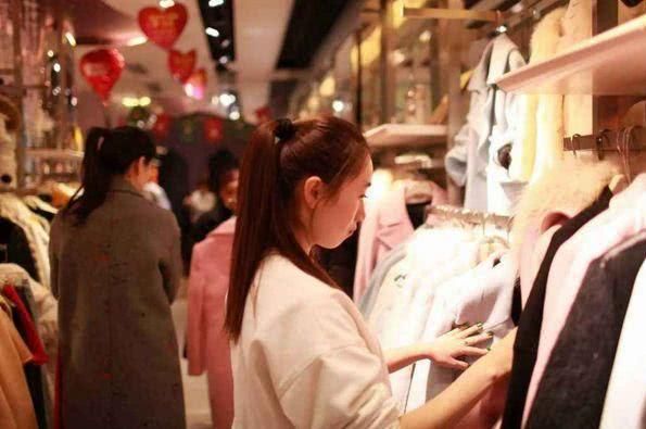 女人买衣服要少说这3句话，容易被坑!尤其第1句，很多人都爱说