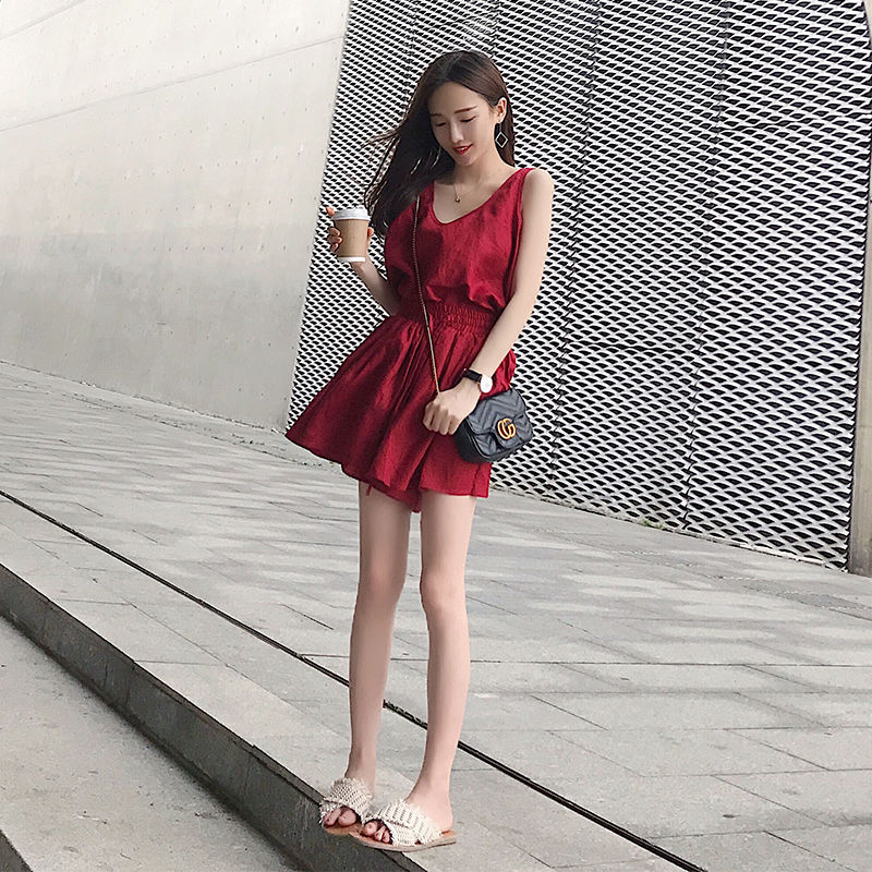 小个子不穿高跟鞋也很美，小鸟依人的感觉，穿拖鞋都可以迷倒一片