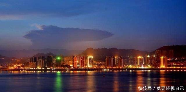  「我国」我国争议最大的高铁,四川和重庆的网友吵开了,最后重庆