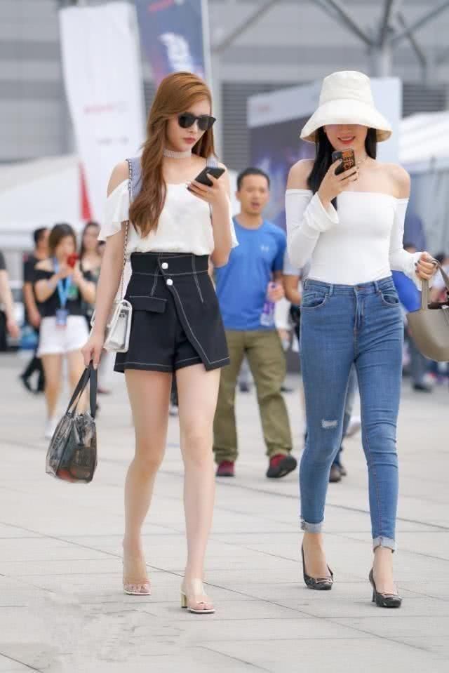 「粉色」街拍:粉色复古印花裙的时尚辣妈,少女心炸裂了啊