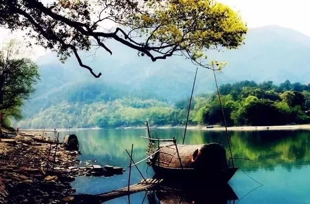 春天最适合一个人小住几日的安静古镇，累了就出去走走！