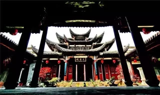 春天最适合一个人小住几日的安静古镇，累了就出去走走！