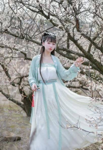 『款褙子』汉服科普：宋制褙子如何搭配春夏装，与明制披风有何不同？
