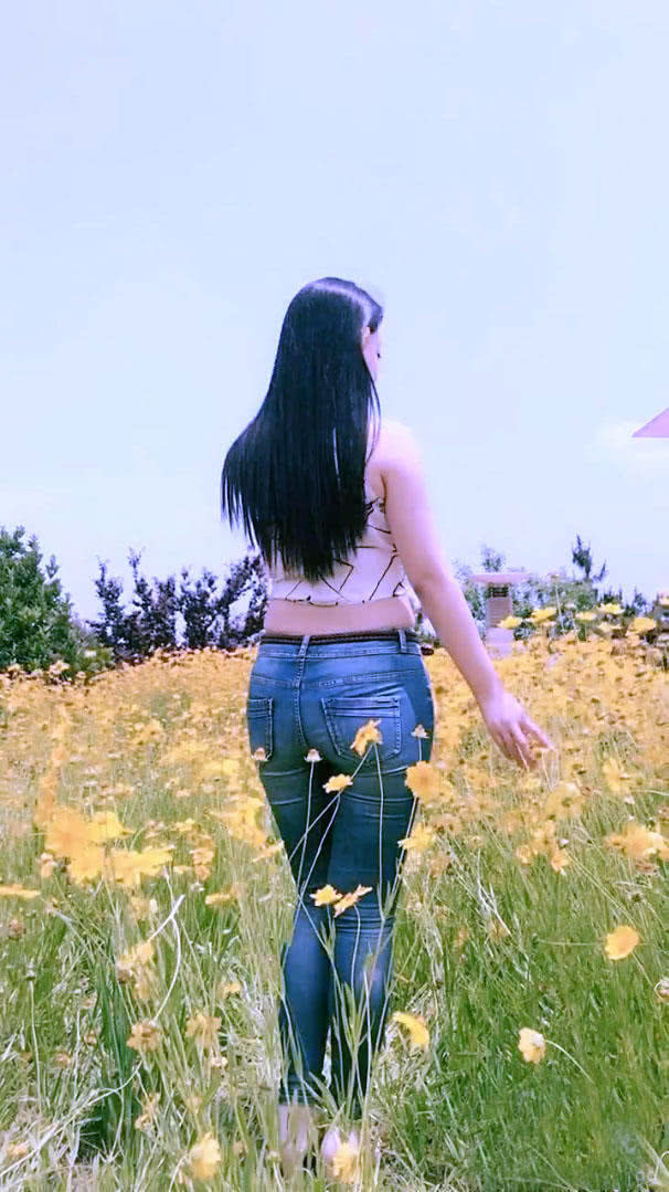 胯宽的美女穿牛仔裤，胖与瘦相差不大，每张都值得点赞