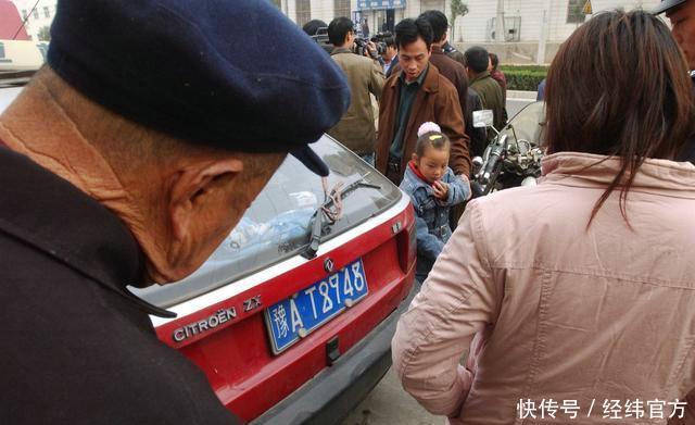 买新车刚开车上路,结果被扣12分重考驾照,车主