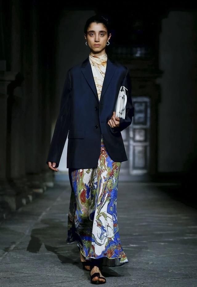  『秀场』服装设计的永恒主题——花朵，有哪些令你印象深刻的花朵秀场呢？