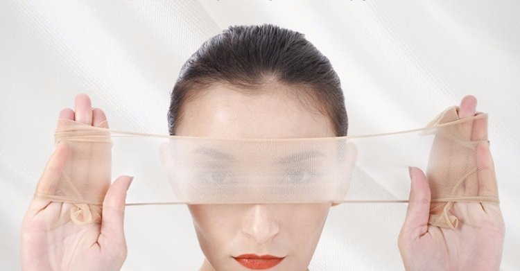 女人夏天尽量不要配黑丝袜，看下图女人这样穿，身材尽显