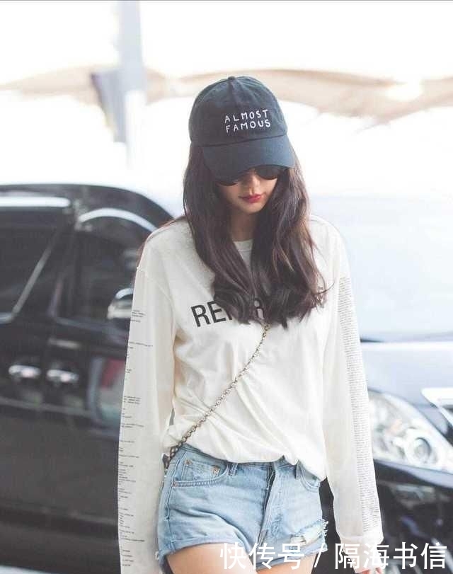  穿搭|Angelababy火了，扎发造型配抹胸连衣裙苗条淑女，不像生过娃的人