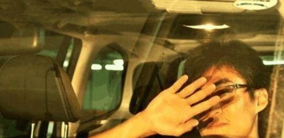  夜晚：夜晚跑高速和平时一样使用近光灯？老司机：别糊涂，除非