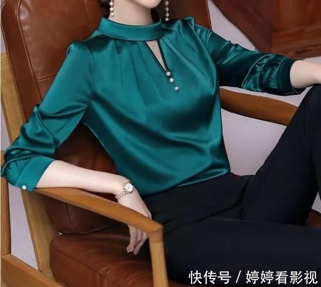  「不媚」三月开车自驾游，奥黛小衫＋风衣，不俗不媚，高雅特有女人味