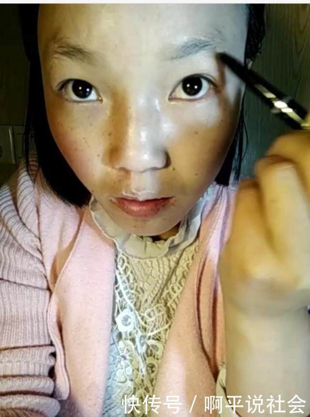 女子年老色衰老被丈夫嫌弃，为了取悦老公化妆，丑女成女神