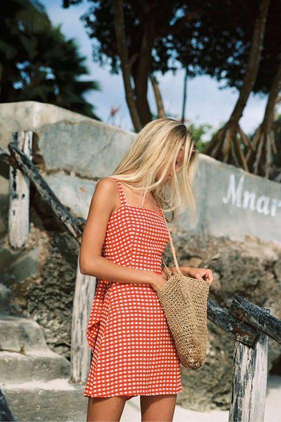 娜扎和张翰分手后更惊艳了, 穿深V红裙完美诠释好身材!