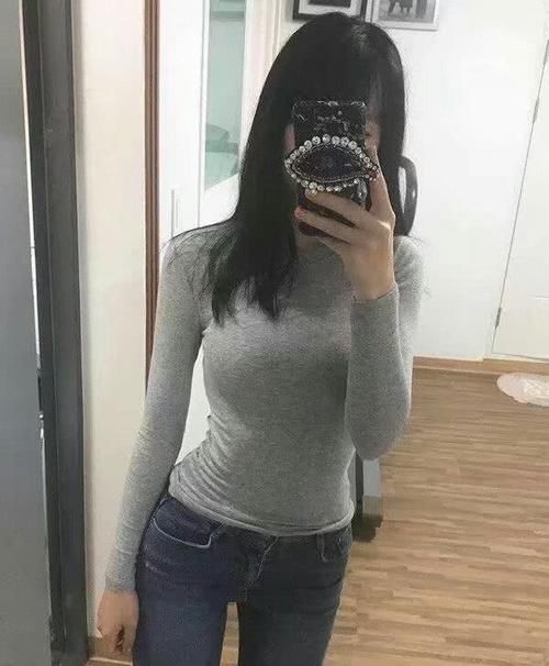 自恋的牛仔裤美女,身材都不会太差哦