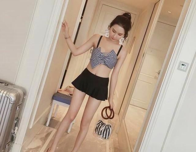 清纯漂亮的泳衣美女，打造曼妙身材，焕发时尚的气质