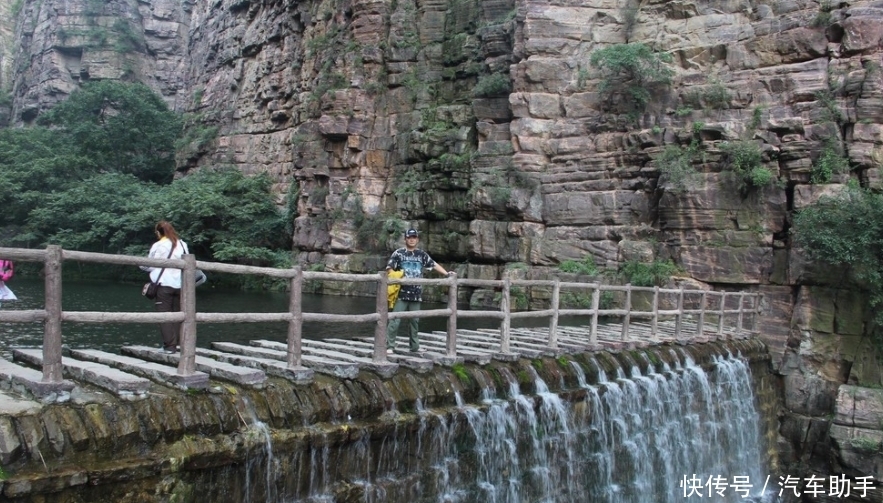 山西出现个“郭亮村”，藏于“井底”上千年，想出村都要爬台阶！