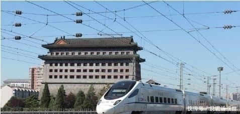 武汉到西安一条350时速高铁，设有16站，通车后两小时到西安