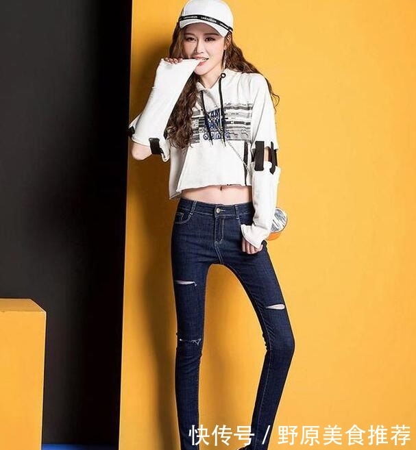  美女：洒脱帅气的牛仔裤美女，轻松穿出优雅感