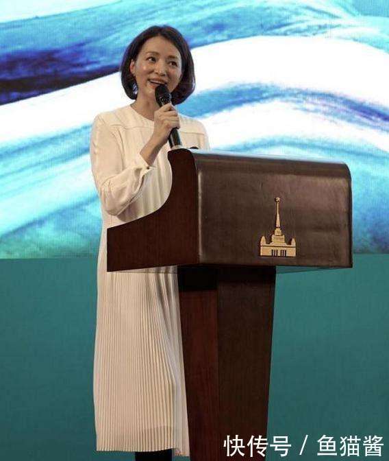 董卿“外裤内穿”还可以理解, 莫文蔚“内裤外穿”是什么鬼哟?