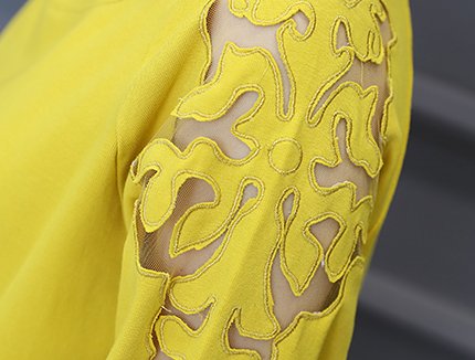 难怪妈妈中秋不穿裙回家!穿这新款小衫，洋气显年轻，哪有58岁