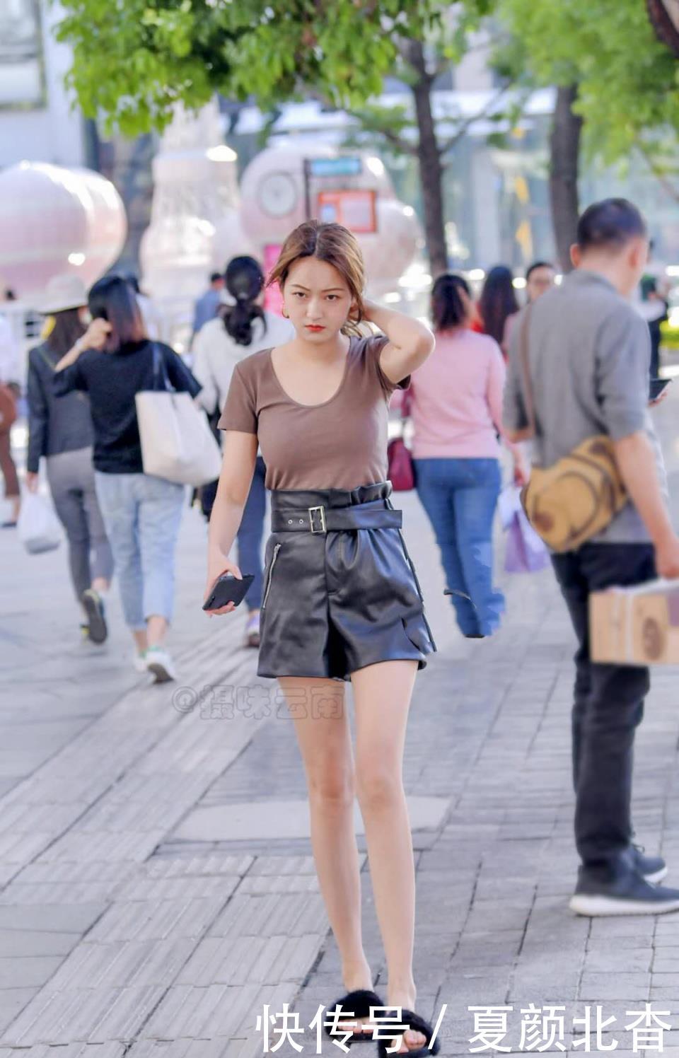 【 颜值】原来还能这么穿！，街拍：有颜值身材好的小姐姐就是任性
