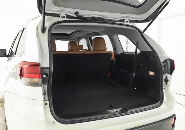 宽阔■别只盯住SUV了!要宽阔、要舒服,家人多的就买Ta!